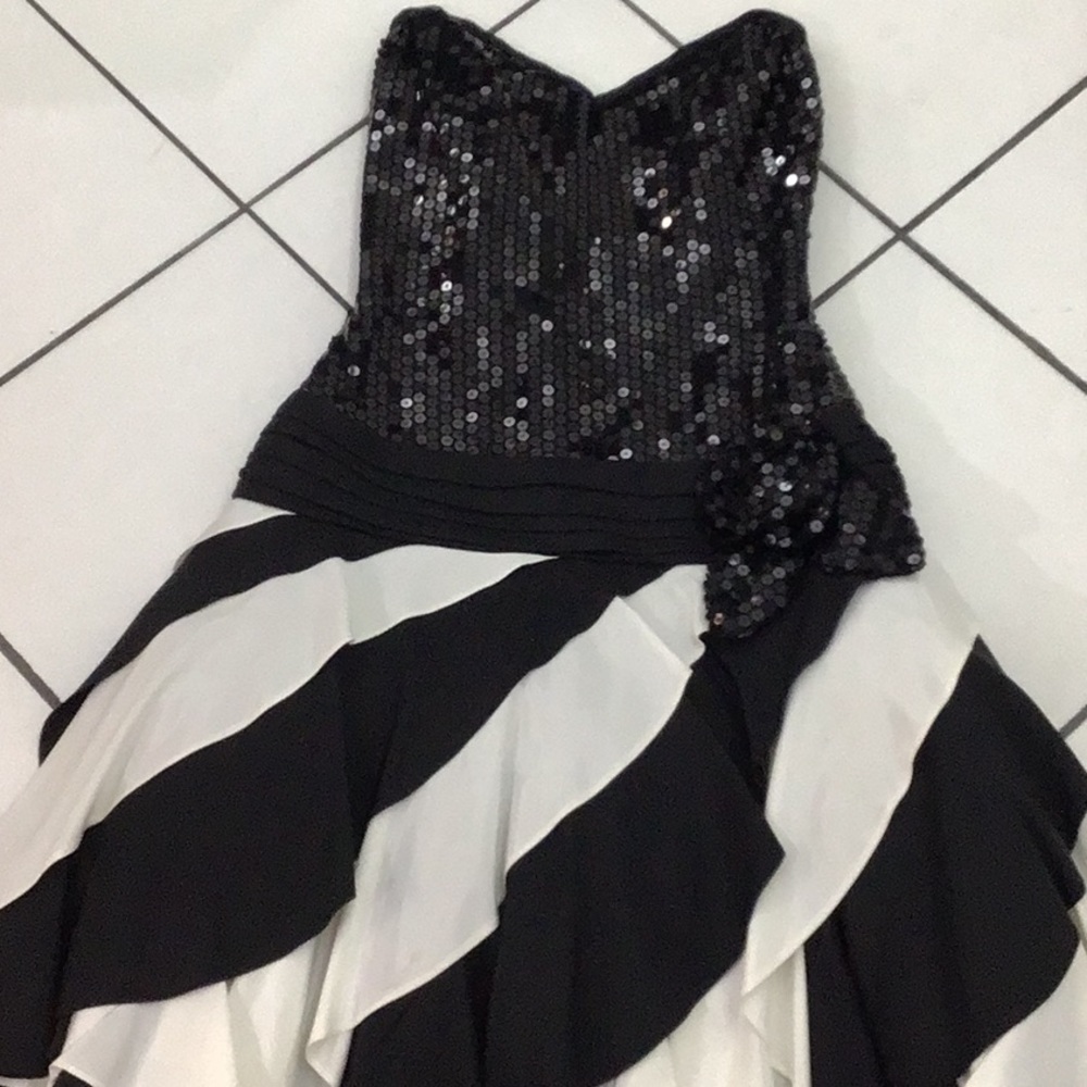 Vintage !Strapless beaded with black and white diagonal flared skirt